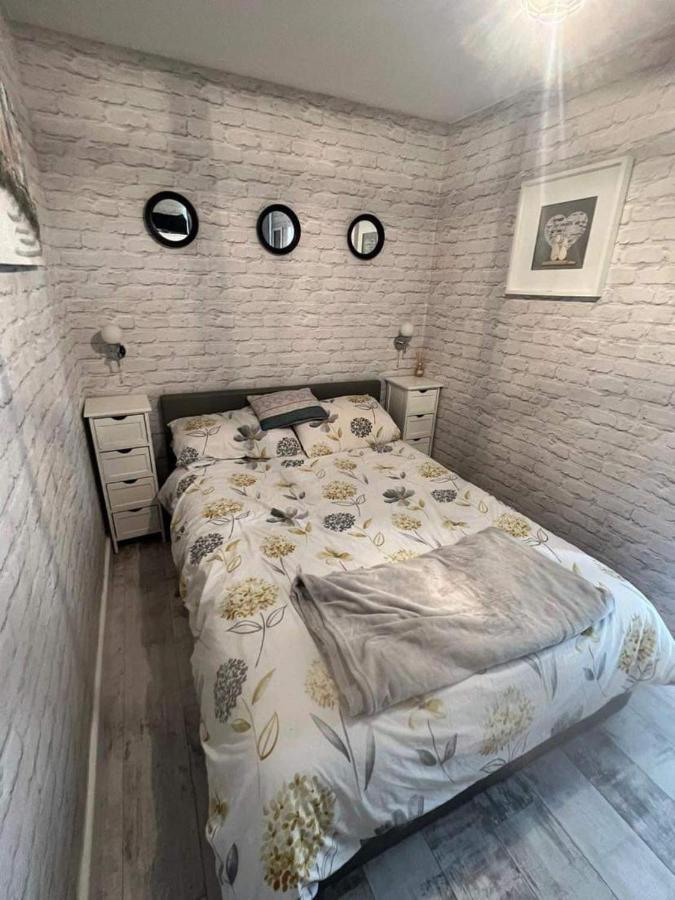 Stunning One Bed Modern & Contemporary Chalet ブリドリントン エクステリア 写真