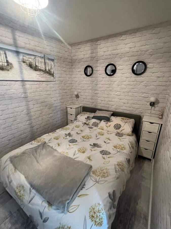 Stunning One Bed Modern & Contemporary Chalet ブリドリントン エクステリア 写真