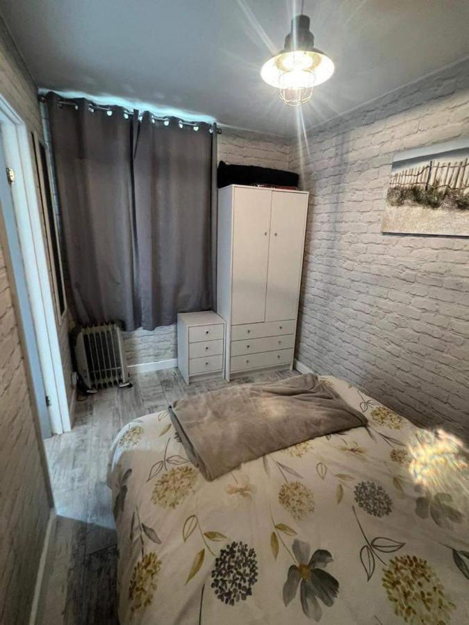 Stunning One Bed Modern & Contemporary Chalet ブリドリントン エクステリア 写真