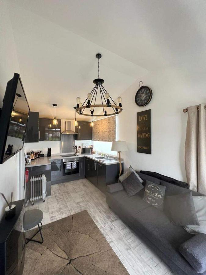 Stunning One Bed Modern & Contemporary Chalet ブリドリントン エクステリア 写真